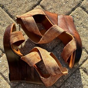 RARE DVF Opal Tan Bamboo Textured Print Tiered Wooden Wedge Platform Heels 10